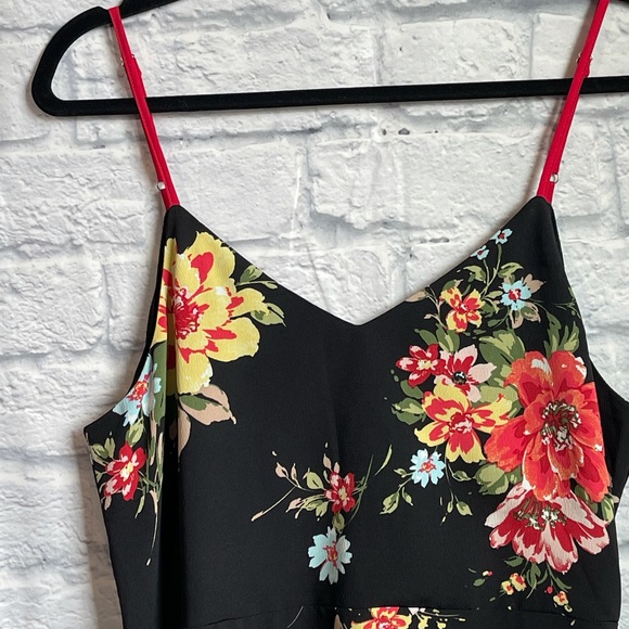 Lulu’s Black Floral Dress Red Handkerchief Trim LG - Picture 3 of 7